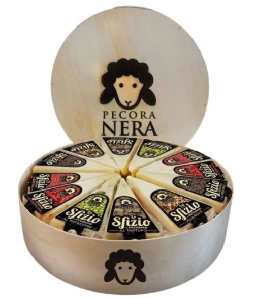 Espositore con Sfizi di pecorino aromatizzati Formaggeria Toscana