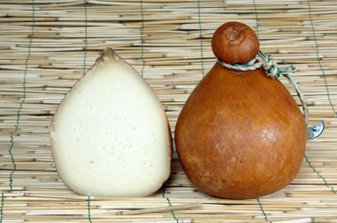 Caciocavallo affumicato Perla dei Greci