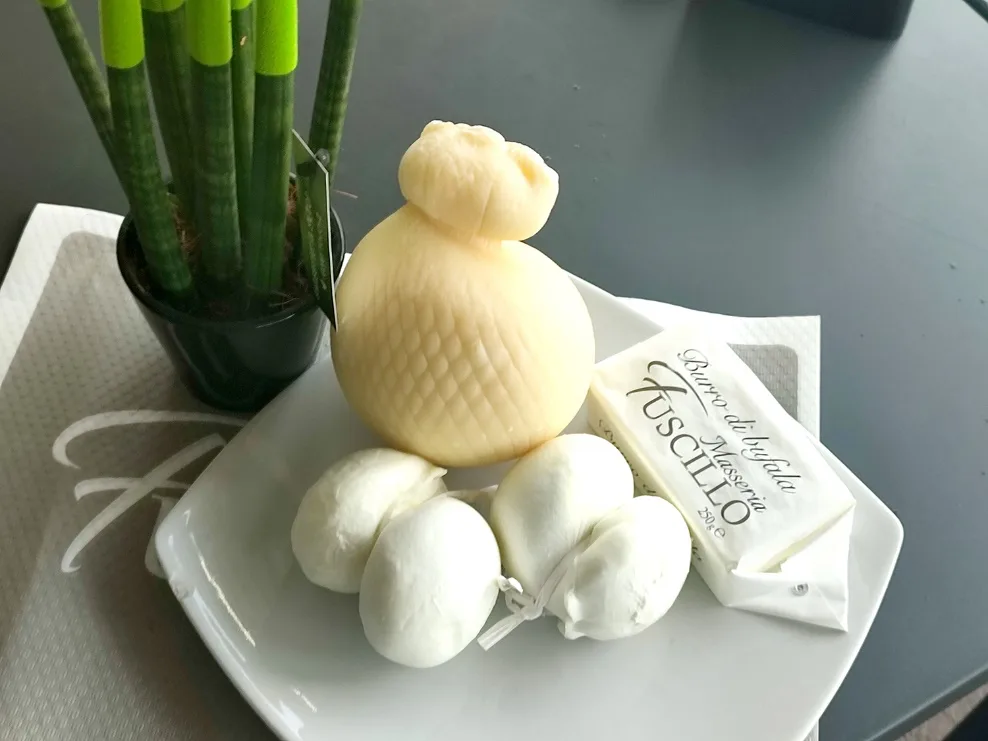 Caciocavallo di latte di bufala Fuscillo