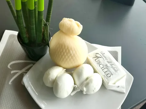 Caciocavallo di latte di bufala Fuscillo