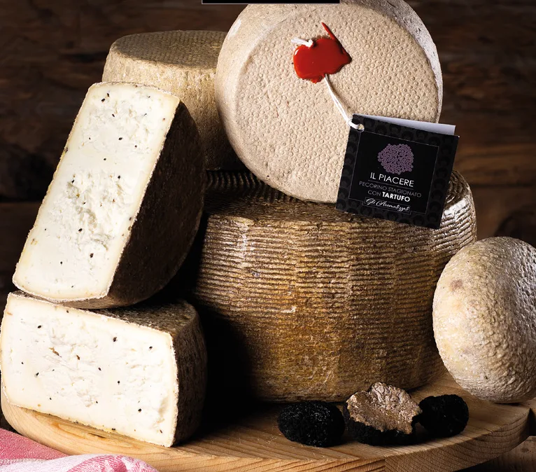 Il Piacere Pecorino stagionato con tartufo Roccatoscana
